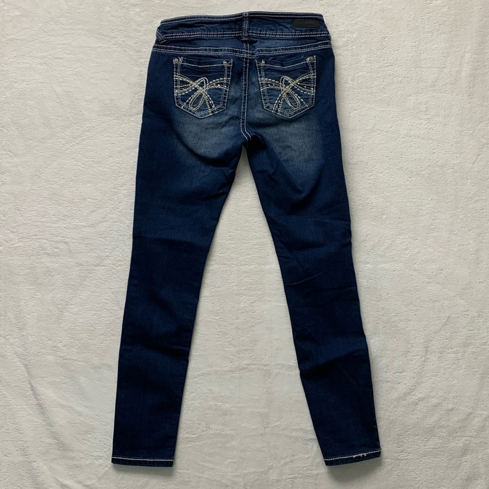Wallflower skinny jeans gems embroidered pockets straight leg size 30 X 30